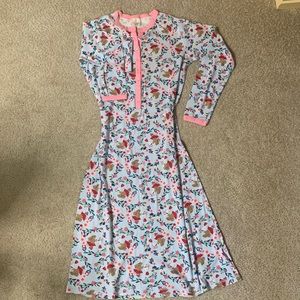100% cotton nightgown. Long. Very good condition.
